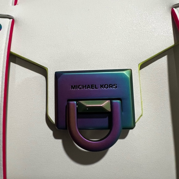 Michael Kors White Manhattan Purse - Picture 2 of 7